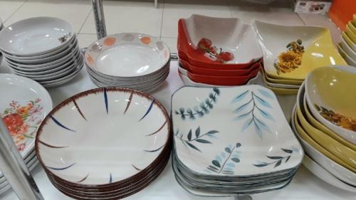 Любая посуда может стать выразительным акцентом, делающим интерьер кухни ярче и интереснее. 05