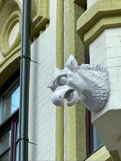 В солнечный день решила прогуляться одна и встретила очень интересного человека, который. 05