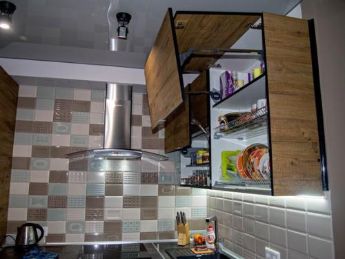 Как это часто бывает, после покупки квартиры денег на ремонт уже не остается. 03