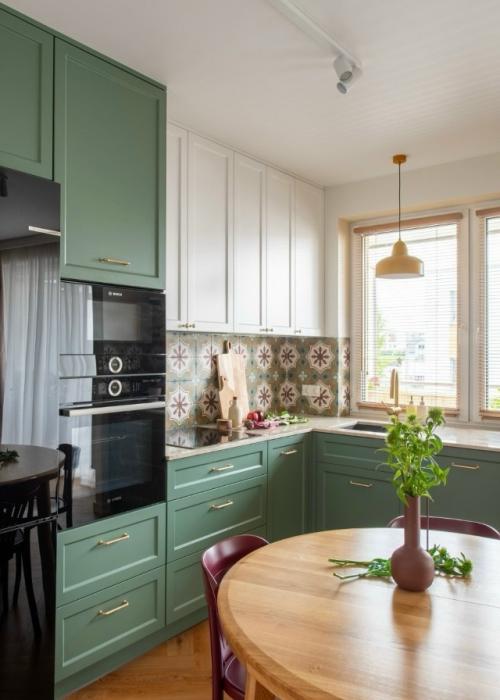 Сначала была картина.  