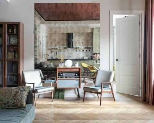 Эклектичный интерьер квартиры в старом фонде. 

