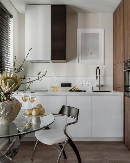 Светлые оттенки в интерьере квартиры или дома наиболее выигрышный вариант, сочетающийся с любыми другими цветами, мебелью, текстилем и декором. 02