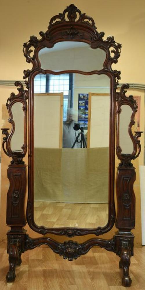 Первые зеркала - псише появились в конце Xviii века во Франции как составляющая дамского туалетного столика. 05