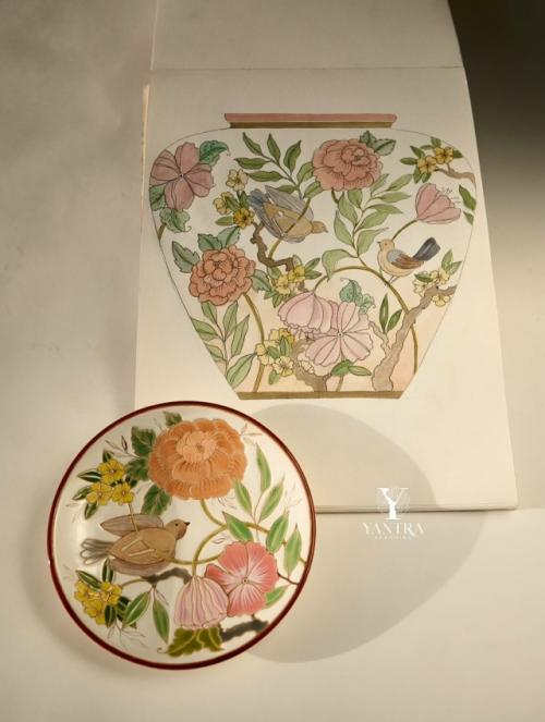 Роскошный вазон для живого цветка, который был расписан на заказ. 04