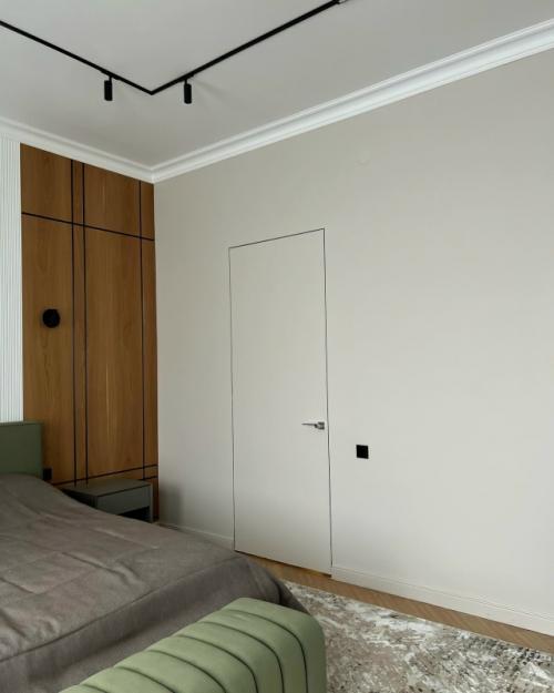 Модель Lumio M скрытого монтажа в алюминиевом профиле в интерьере покупателя - jтличное решение для гардеробной! 
