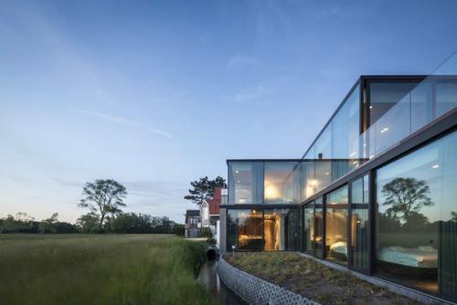 Стеклянный дом в Бельгии. 01