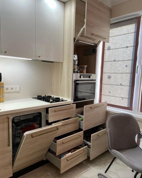 Реализованный проект с интересными решениями на кухне. 06