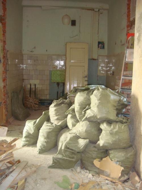 Купили квартиру в доме ещё 1937 года постройки. 02