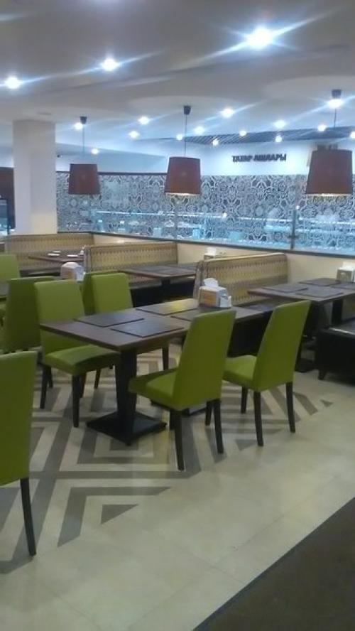 Тихим апрельским вечером отметили свое 8 летие семьи прогулкой до нового кафе Азу на декабристов. 01