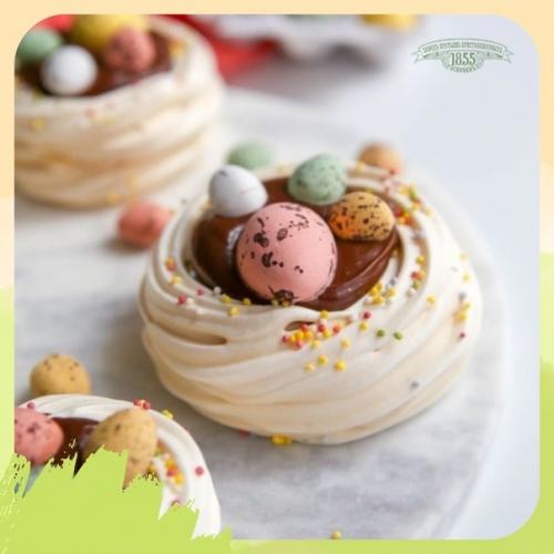 Пасха - светлый праздник, к которому хочется внести в интерьер дома больше тёплых тонов и милых украшений. 08