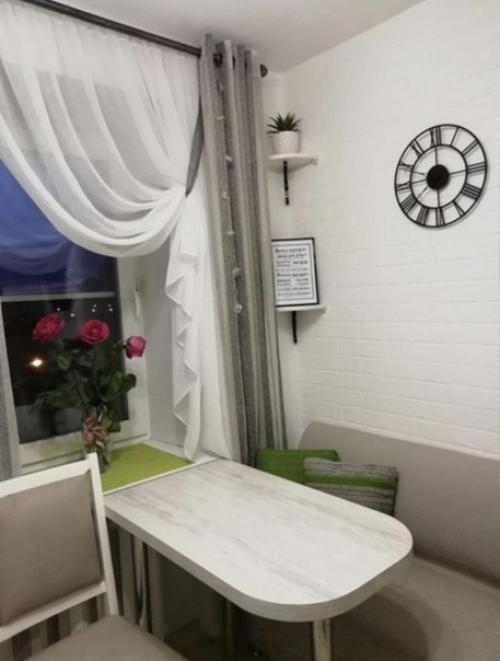 Небольшая кухня. Простая, но функциональная. 02