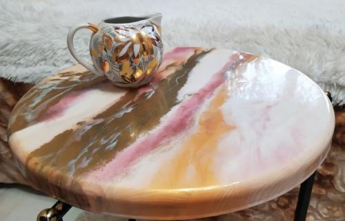 Моя знакомая сделала подруге незабываемый подарок на новоселье: уникальный столик ручной работы! 03