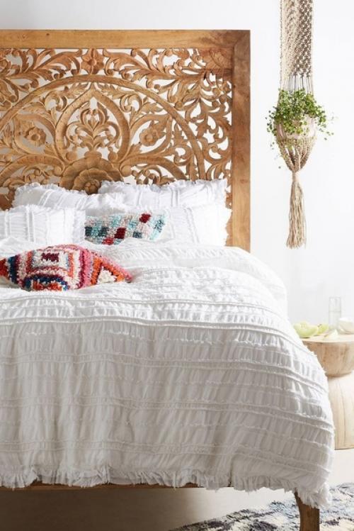 Кровати с эффектным изголовьем привносят в интерьер спальни яркий стиль и оригинальность. 03