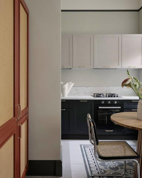 Атмосферный интерьер квартиры в самом центре Петербурга. 03