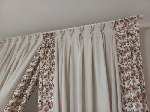 Своей душевностью и простотой Прованса стиль интерьера, который еще называют французским кантри, завоевал сердца хозяек по всему миру. 02