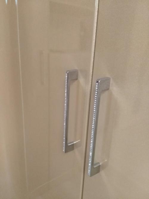 Невозможно представить современную квартиру без такого предмета интерьера, как шкаф. 03