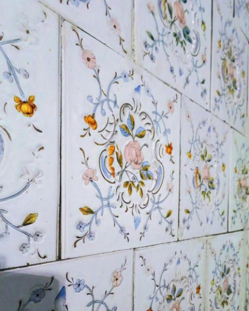 Потрясающая комнате в коммунальной квартире на клинском проспекте с сохранившимися красивыми интерьерами 1900-го года. 04