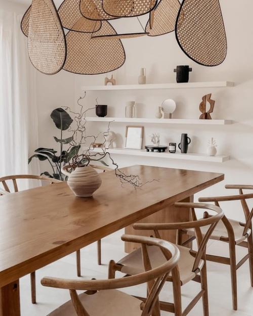 Скандинавский дизайн интерьера всегда ассоциируется с множеством дерева и лаконичных деталей, создающих чувство простоты и функциональности. 04