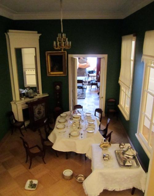 Пушкин и кукольный домик. 06