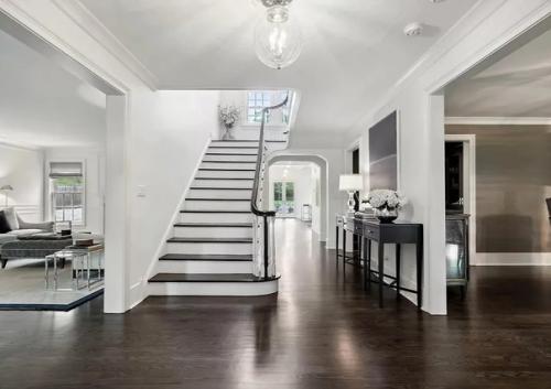 На продажу за $5, 25 млн выставлен дом из американской комедии Один Дома. 06