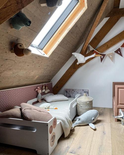 Чёрный цвет, который совсем не утяжеляет пространство: уютный дом со деревянными акцентами. 08