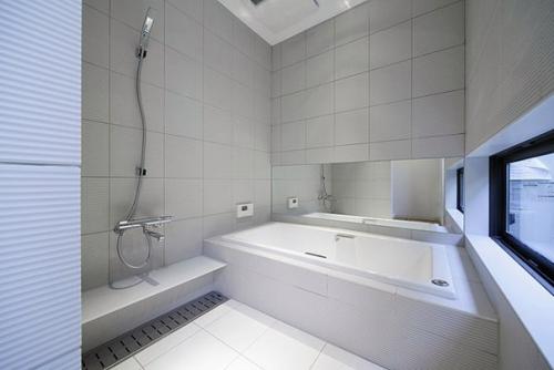 Дизайн ванных комнат в белом цвете. 04