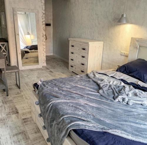 Просторная квартира. Современная. 01