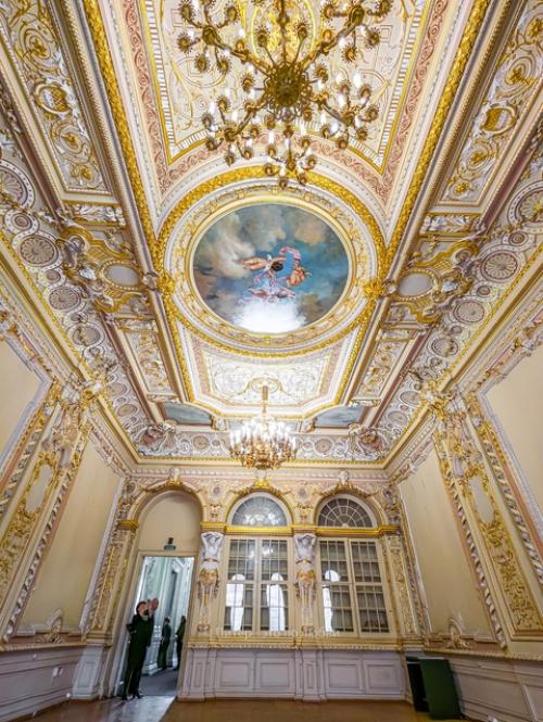 Парадная анфилада малого мраморного дворца по моде XIX века была оформлена во французском стиле. 03