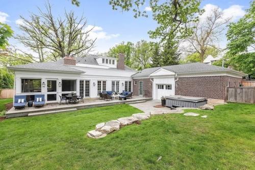 На продажу за $5, 25 млн выставлен дом из американской комедии Один Дома. 07