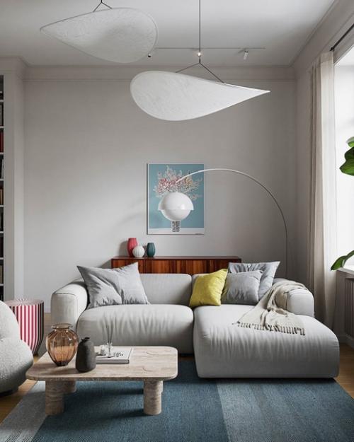 Квартира, в которой ощущается тепло и уют, а основное пространство залито светом благодаря большим окнам. 05