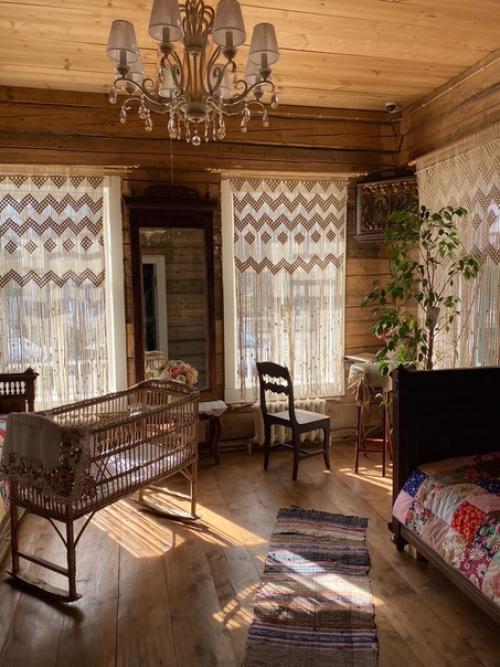 Дом извощикова.  Место, где находится дом, в 1870-х годах было выкуплено вологодской купеческой семьей извощиковых. 03