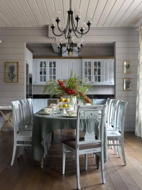 И снова кухня - гостиная, теперь уже в доме из бруса. 01