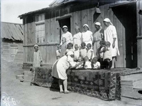 С 1929-1933 гг. на территории астраханской области работала этнографическая экспедиция под руководством саратовского исследователя в. и. Трофимова. 02