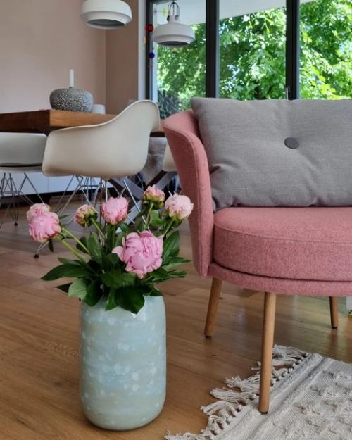 Серая, но не скучная: современная скандинавская квартира с яркими акцентами. 07