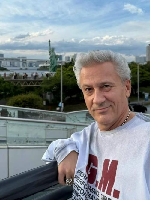 Фанаты 65-летнего Олега меньшикова новой иконой стиля назвали. 02