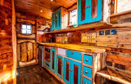 Дома на колесах на базе списанных фургонов. 04