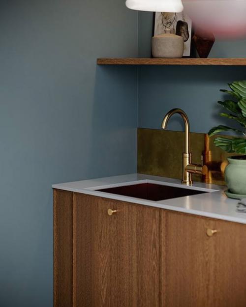 Квартира, в которой ощущается тепло и уют, а основное пространство залито светом благодаря большим окнам. 01