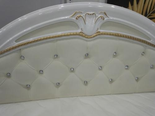 Классический стиль барокко в современном звучании нашел отражение в роскошной коллекции мебели для спальни Грация. 07