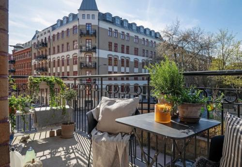 Монохромный скандинавский интерьер в Швеции. 05