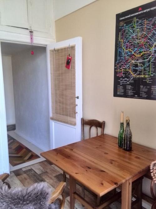 Вдохновились скандинавским стилем и сделали себе такую яркую и смелую кухню. 02