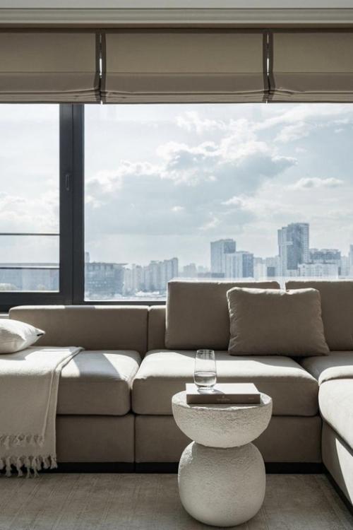 Скандинавская лёгкость в Екатеринбурге - интерьер 80 м с видом на город.