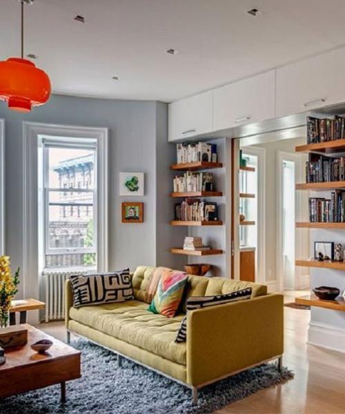 Прочитав данную статью и посмотрев фото интерьеров, вы поймете, что вариантов расположения дивана в интерьере - множество. 06