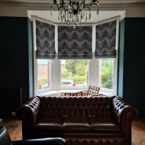 Каждая ткань тщательно отобрана, чтобы удовлетворить даже самый притязательный вкус, предлагая разнообразие текстур и оттенков. 01