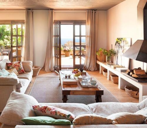 Солнечный дом на испанском побережье.