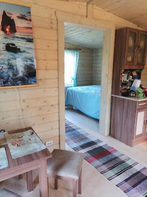 По просьбе подписчиков размещаю фотографии внутреннего интерьера моего крошечного домика. 06