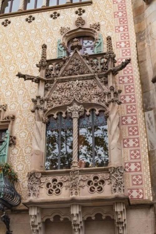 Барселона, Испания.  Дом бальов Барселоне (или дом батло) занимает почетное место среди уникальных творений каталонского архитектора Антонио гауди. 06