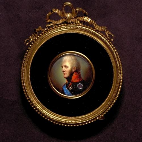 Еще один интерьер, которому не удалось пережить войну, - опочивальня Александра I в екатерининском дворце. 03