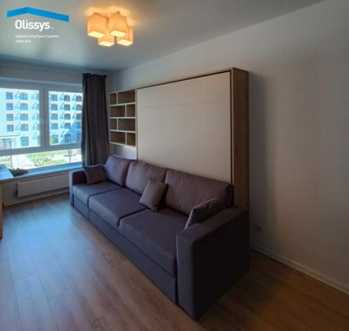 Комплект мебели Olissys \u2122 LE с удлиненным диваном, напольной сисемой хранения и подвесным стеллажом. 01