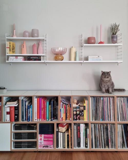 Серая, но не скучная: современная скандинавская квартира с яркими акцентами. 04