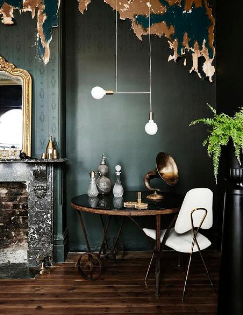 Любители гламура тоже найдут для себя кое-что среди летних Must - Have 2016. 02